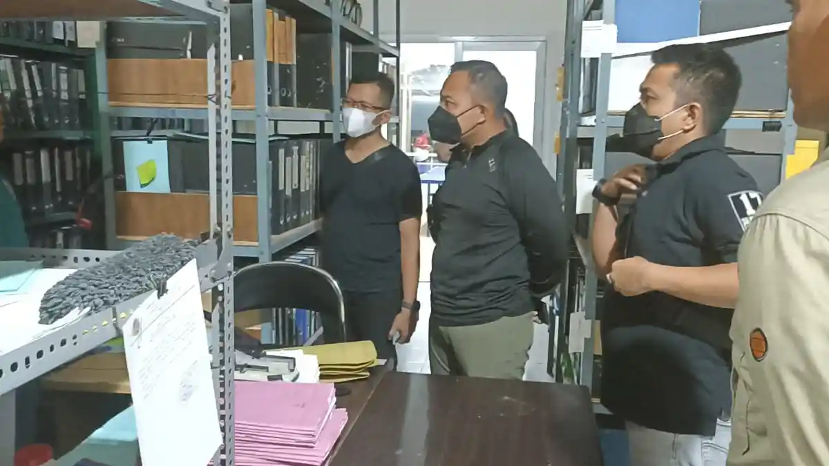 Polda Banten Lakukan OTT 4 Orang Oknum BPN dan 1 Lurah di Lebak, Amplop Berisi Uang Diamankan