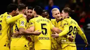 Penyerang-Dortmund-Marco-Reus-2ndR-merayakan-bersama.jpg