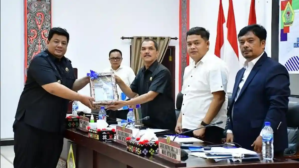 Bupati Samosir Sampaikan Nota Pengantar 4 Ranperda dan KUA-PPAS APBD 2026