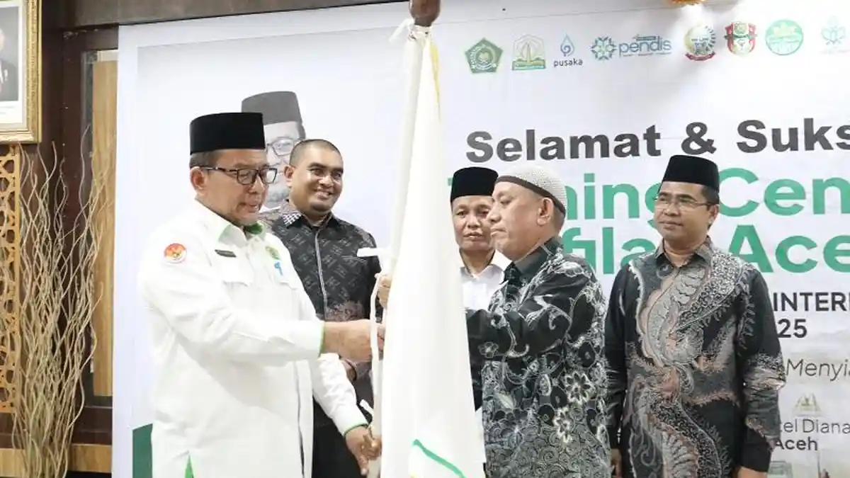 Kemenag Aceh Lepas Keberangkatan Kafilah Aceh MQK Internasional ke Sulawesi Selatan