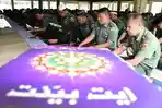 prajurit-dan-pns-tni-kodam-hasanuddin-menggelar-doa-bersama.jpg