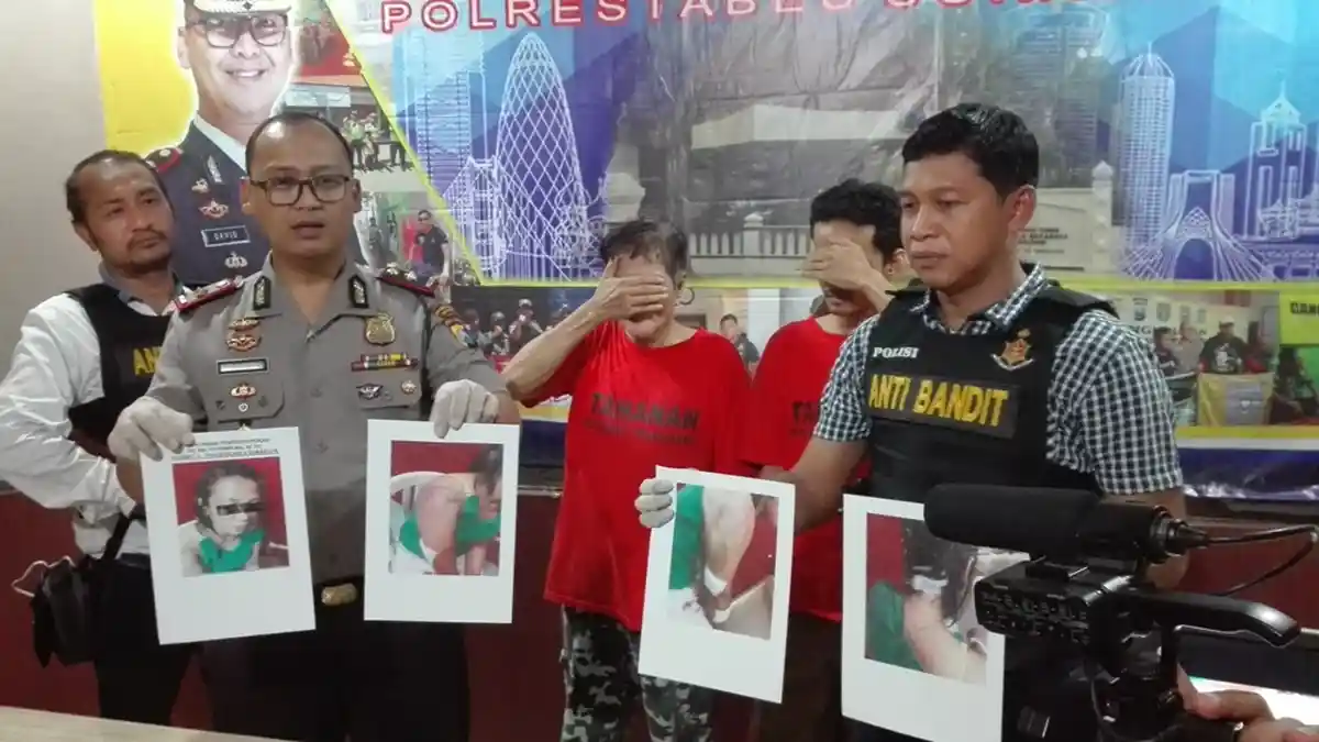 Pria Ini Ajak Anaknya Hajar Wanita Selingkuhannya, Ini Alasannya