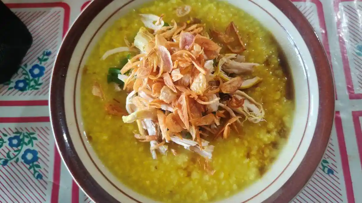 Bubur Kuning Legendaris Ala Ibu Darni di Indramayu, Digemari Warga Hingga Pejabat Polri