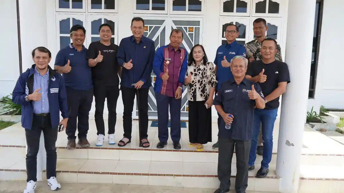 Wakil Bupati Sambut Martin Manurung dengan Jamuan Makan Siang, Diskusi Membangun Toba