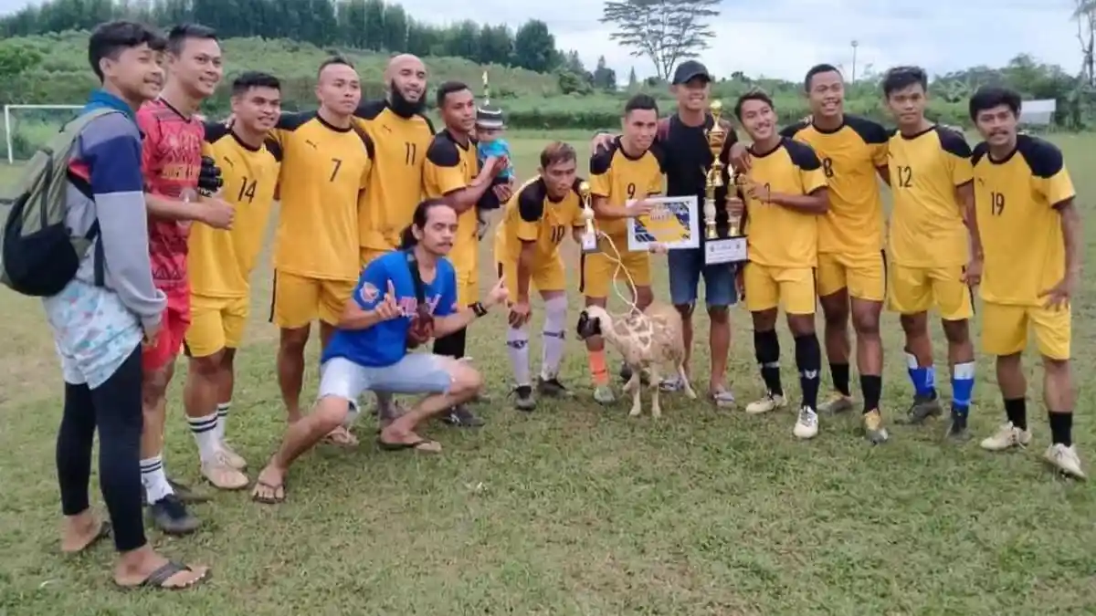 Redi Rusmawan Ikut Main, Tim yang Diperkuatnya Dapat Hadiah Kambing