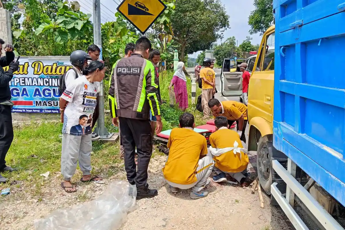 Dua Motor dan Dump Truk Terlibat Kecelakaan  di Jalan Raya Blora - Rembang, Tak Ada Korban Jiwa
