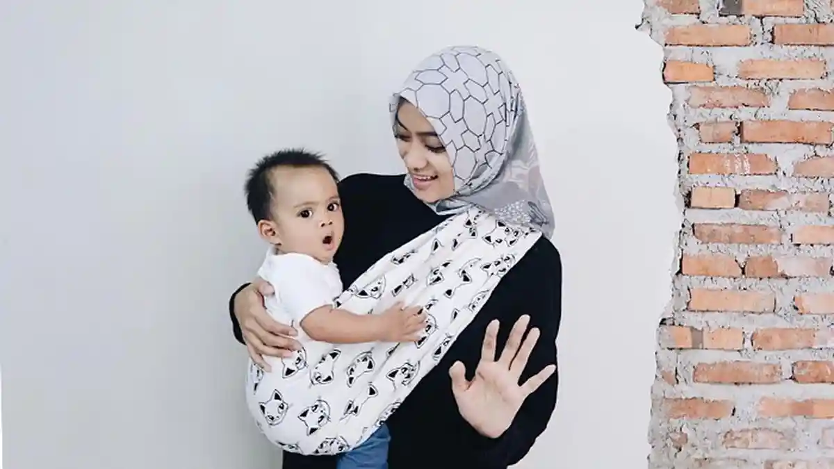Anak Ayudia dan Ditto - Dapat Kedipan dan Senyuman dari Sekala, Netizen: Meleleh Hati Eneng Bang!