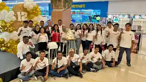 Pimpinan-dan-karyawan-Lippo-Plaza-Manado-berfoto-bersama-usai-acara-syukuran-Jumat-1552026.jpg