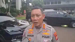 Metro-Jaya-Kombes-Komarudin-memberikan-p.jpg