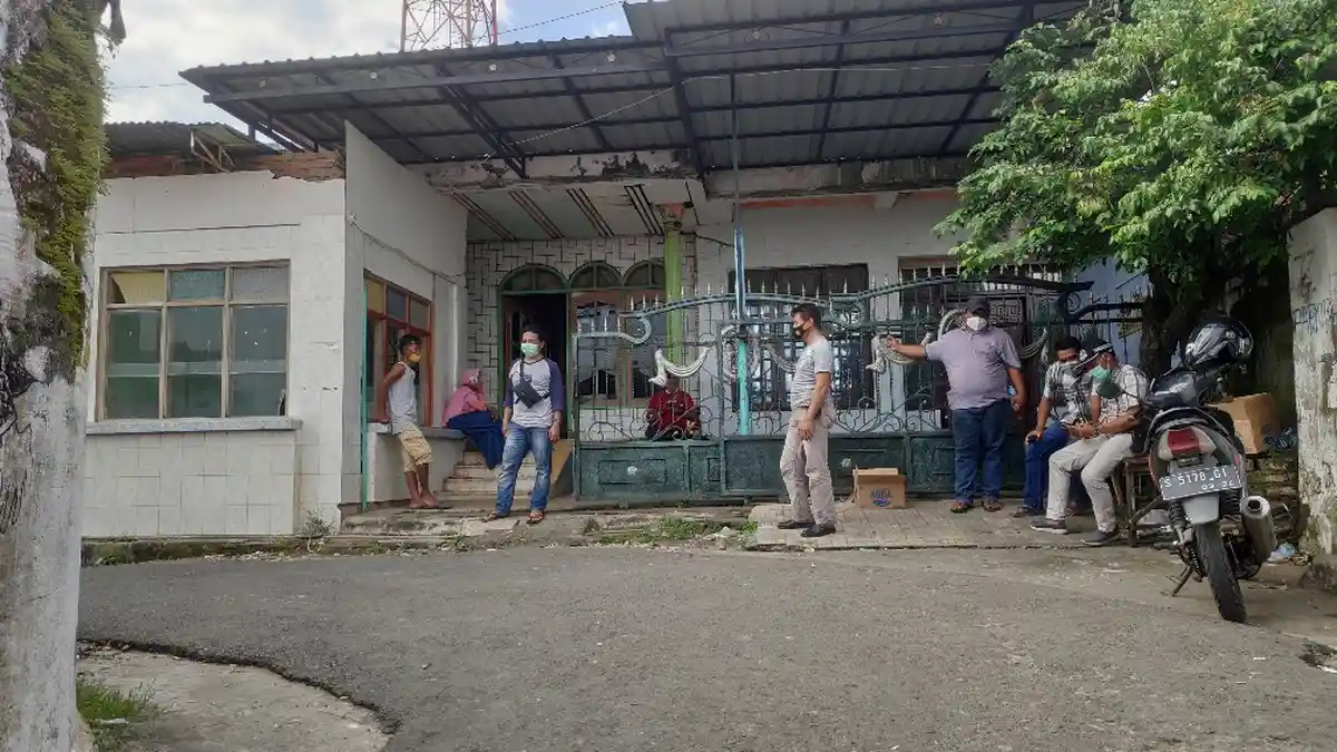 Rumah Terduga Teroris di Tuban Digeledah Densus 88, Istri Ungkap Perilaku Suami Sehari-hari: Kaget