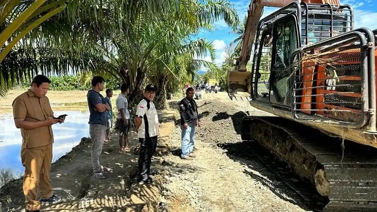PUPR Aceh Barat Tuntaskan Penanganan Badan Jalan Putus di Pante Ceureumen