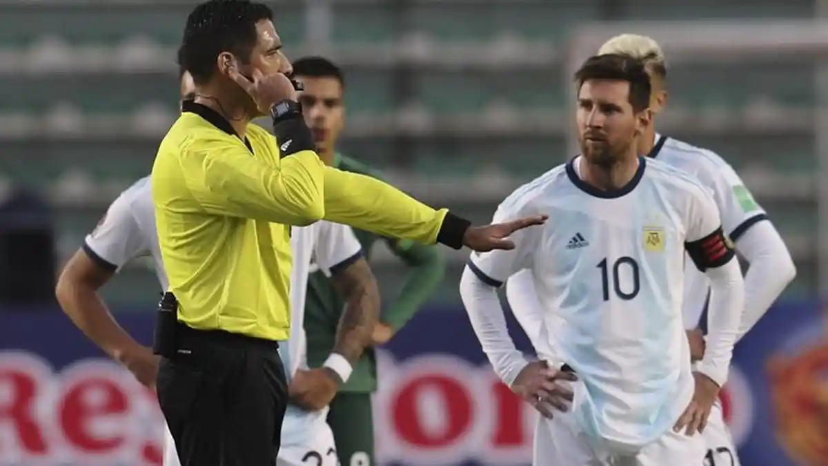 Pep Guardiola Beri Alasan Lionel Messi Jarang Lari Saat Bertanding