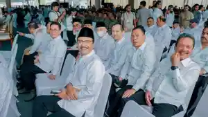 Mensos-Gus-Ipul-bersama-para-menteri-Kabinet-Merah-Putih-resmikan-KDKMP.jpg