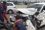kecelakaan-mobil-pemudik-di-tol-pekalongan-kamis-2042023.jpg
