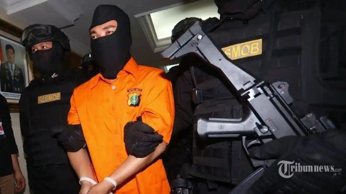 Begini Alur Pelarian Pelaku Pembunuhan Satu Keluarga di Bekasi, Naik Ojek hingga Buang Linggis