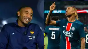 Pemain-Chelsea-Christopher-Nkunku-dan-pemain-PSG-Bradley-Barcola.jpg