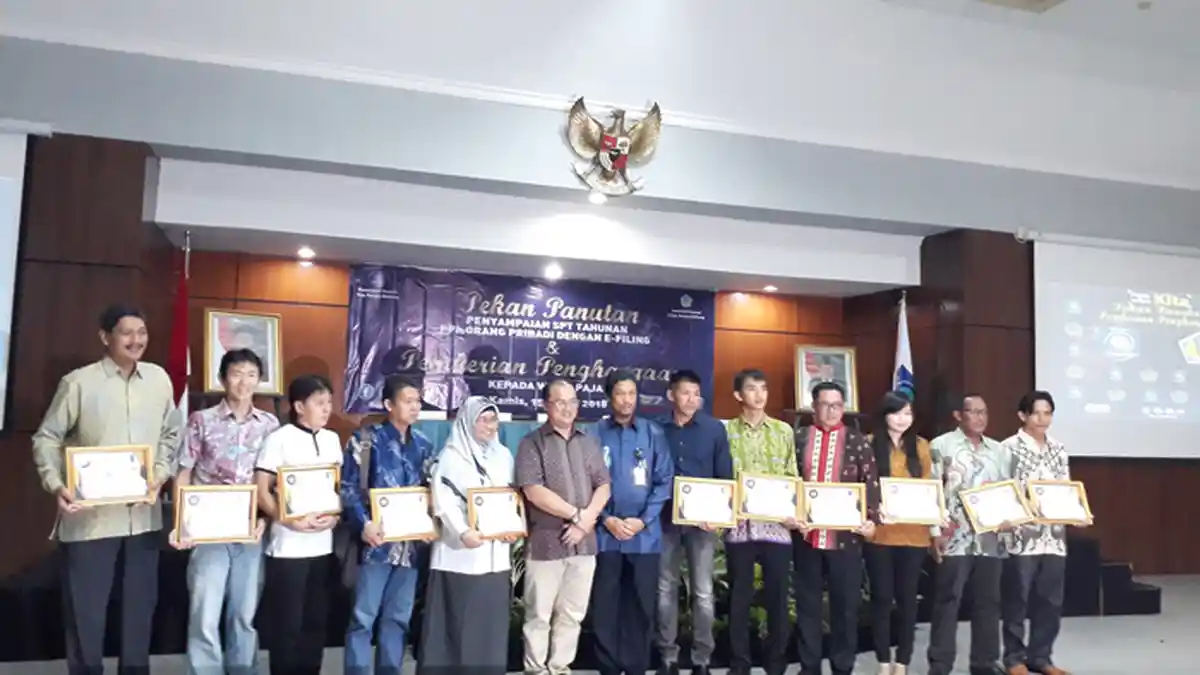 Kanwil DJP Sumsel dan Babel Berikan Penghargaan Bagi Wajib Pajak