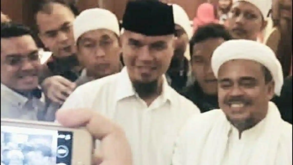 Konser Dewa 19: Momen Ari Lasso Tegur Ahmad Dhani saat Singgung Prabowo