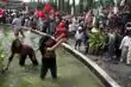 Demonstran Rusak Taman di Pekanbaru