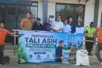 PG-Meritjan-membagikan-tali-asih-berupa-ratusan-paket-gula-ke-masyarakat-Senin-1462026.jpg
