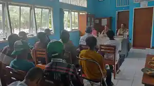 Protes-Rencana-Investasi-Mutiara-di-Teluk-Lewoleba.jpg