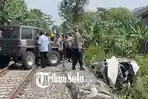 Mobil-Daihatsu-Sigra-ringsek-setelah-tertabrak-Kereta-Api-KA-Batara-Kresna-di-Gayam-Sukoharjo.jpg