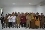 Bupati-Mamuju-Tengah-Arsal-Aras-saat-berkunjungan-dan-diskusi-bersama-nakes-di-RSUD.jpg