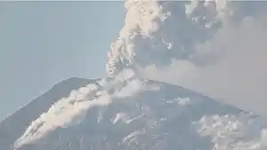 ERUPSI-Erupsi-gunung-Lewotobi-Laki-laki-terpantau-dari-Desa-Lewolaga.jpg