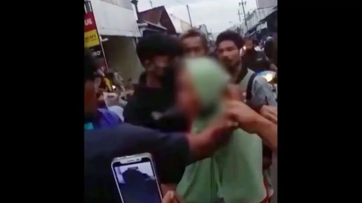 VIRAL Nenek Sebatang Kara Mencopet untuk Makan Diarak Warga, Polisi: Berlinang Air Mata Minta Maaf