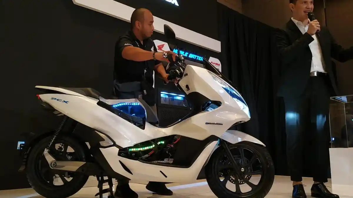 Mudah dan Mengasyikkan, Honda PCX Electric Gunakan 2 Metode Pengisian Baterai Listrik
