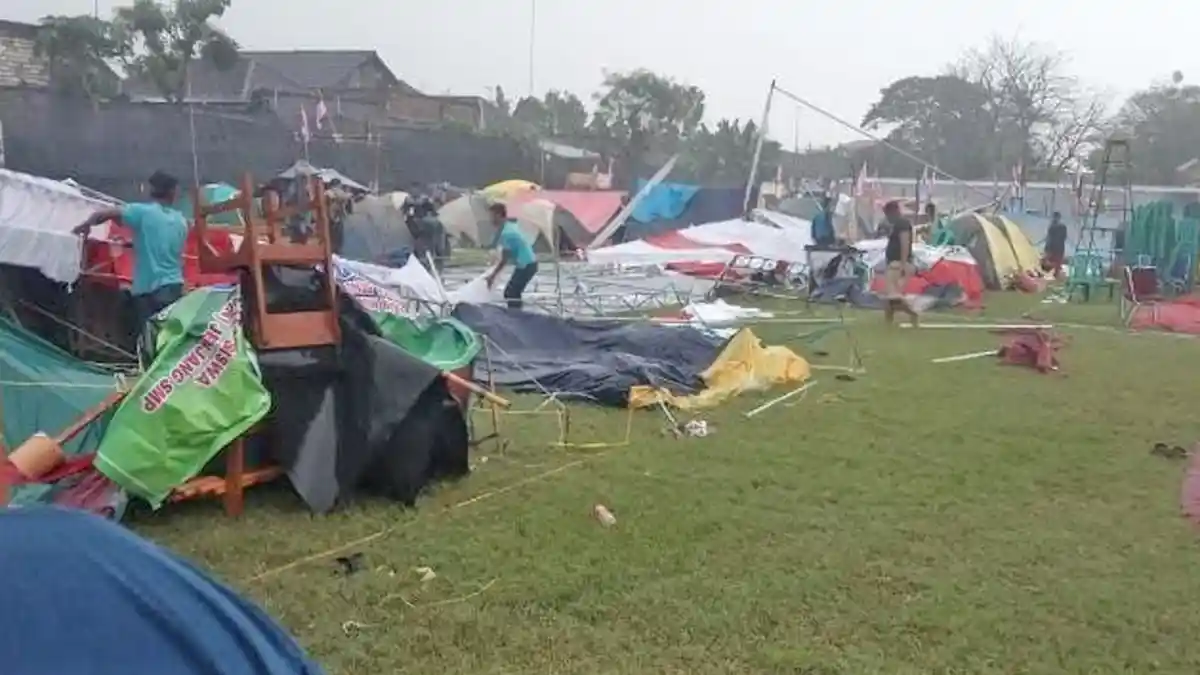 Tenda Peserta Jambore Pramuka di Bojonegoro Disapu Angin, Pelajar Diungsikan ke Rumah Warga