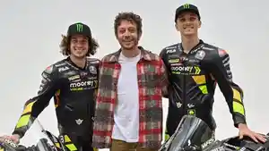Valentino-Rossi-bersama-Marco-Bezzecchi-dan-Luca-Ma.jpg