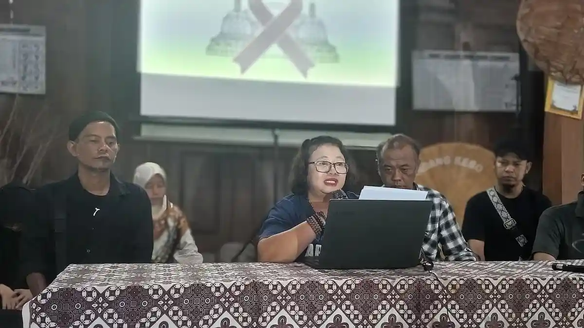 Puluhan Komunitas Pelestari Cagar Budaya Tolak Pemasangan Chattra Borobudur 