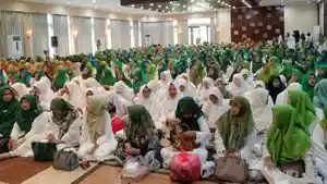 Alumni-Fatayat-NU-serta-Hafidzah-se-Jatim-pendukung-AMIN-menggelar-pengajian-dan-doa-bersama.jpg