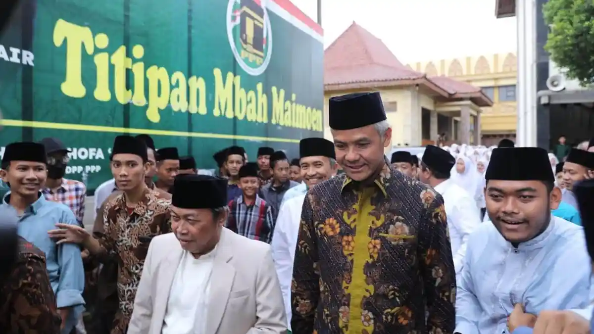 Sowan ke Pondok Kempek Cirebon, Ganjar Kenang Mbah Maimoen bersama KH Muh Musthofa Aqiel Siroj