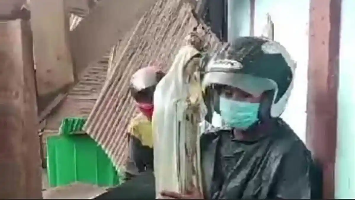 Satu Gereja Rubuh Dihantam Material Gunung Lewotobi Laki-laki