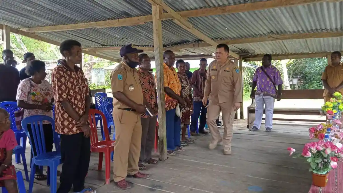 Kunjungi Distrik Aifat Utara, Pj Bupati Maybrat Ancam Copot Kepala Kampung Nakal
