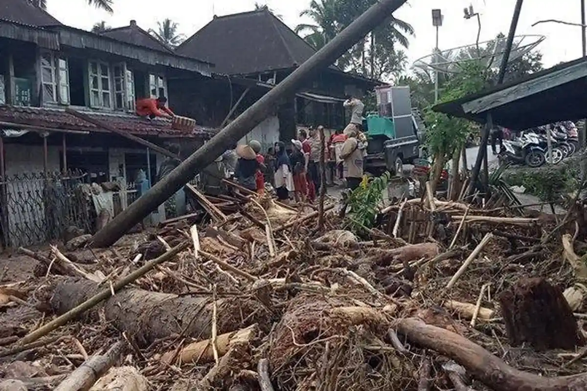BPBD Sumsel Mulai Kirim Bantuan untuk Korban Banjir Bandang Lahat