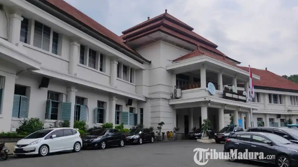 6 ASN Pemkot Malang Positif Covid-19, Balai Kota Disemprot Disinfektan