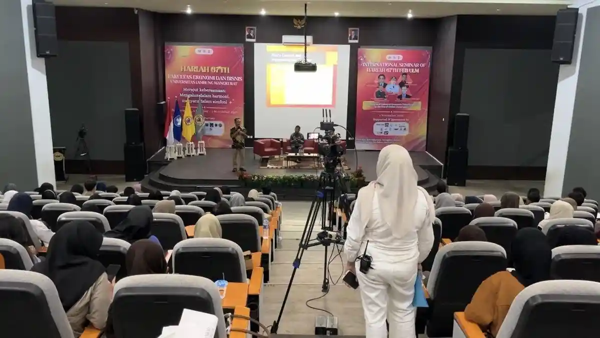 FEB ULM Tutup Rangkaian Harlah ke-67 dengan Seminar Internasional