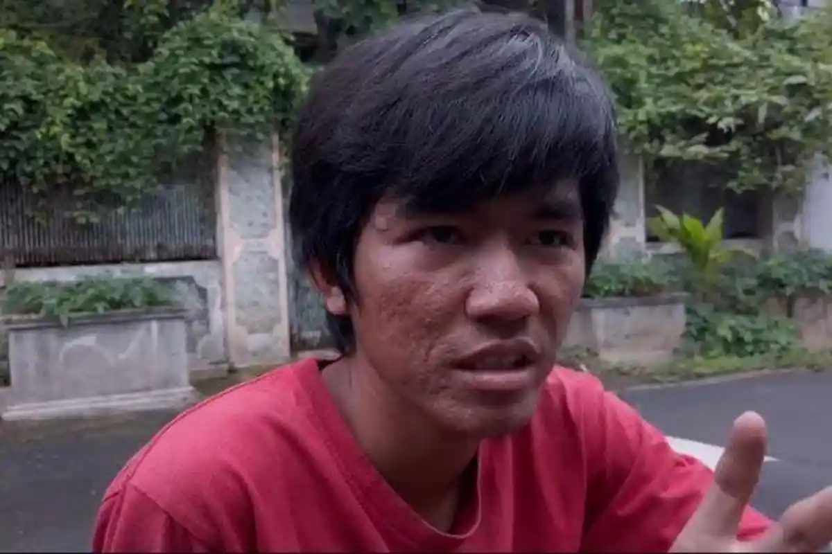 Kisah Pemuda 10 Tahun Ngurus Ibunnya yang Depresi Akibat Diceraikan Ayah, Banyak Sampah di Rumahnya