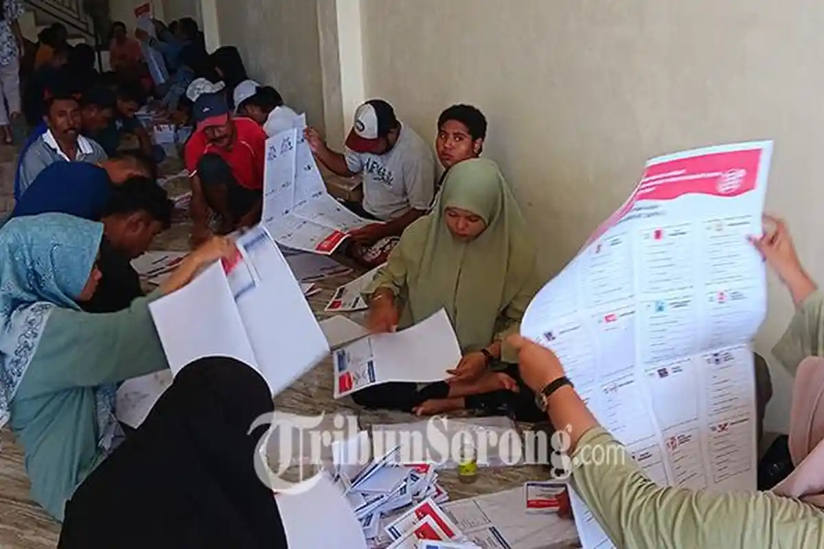 KPU Kabupaten Sorong Mulai Lipat dan Sortir Surat Suara Hari Ini, Libatkan Puluhan Warga