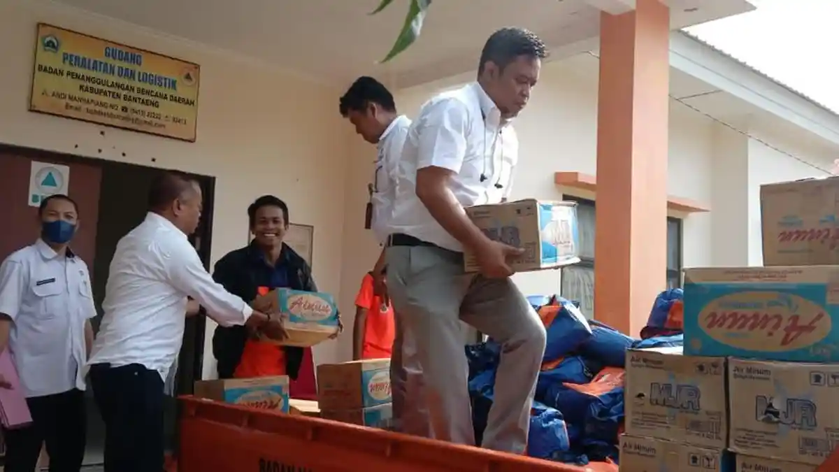Andi Sudirman Sulaiman Kirimkan Bantuan untuk Warga Terdampak Angin Puting Beliung di Bantaeng