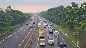 Penampakan-arus-kendaraan-dari-arah-Jakarta-menuju-Puncak-Bogor-di-ruas-Tol-Jagorawi.jpg