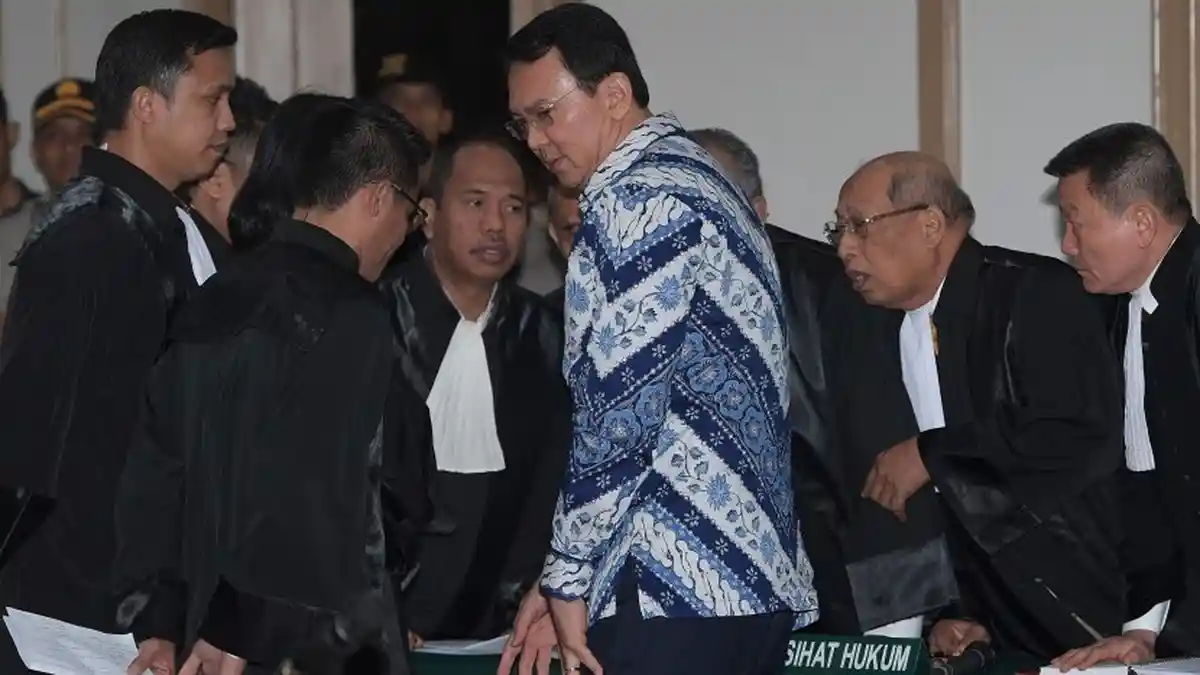 Beramal, Ahok Lelang Baju Batik yang Dipakai Saat Vonis Sidang Penistaan Agama, Mirip Punya Jokowi