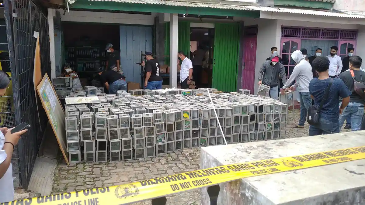 Ratusan Kotak Amal Diangkut Tim Densus 88 Sebagai Barang Bukti