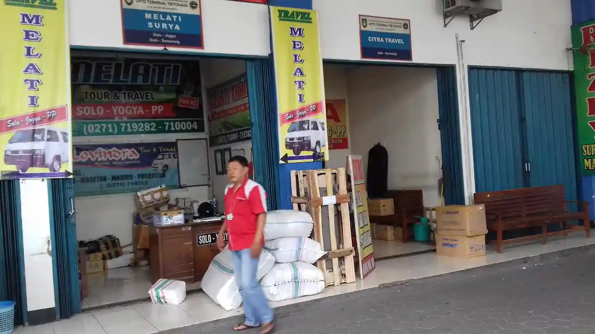 Pekan Pertama Ramadan, Agen Pengiriman Barang di Terminal Tirtonadi Solo Masih Sepi