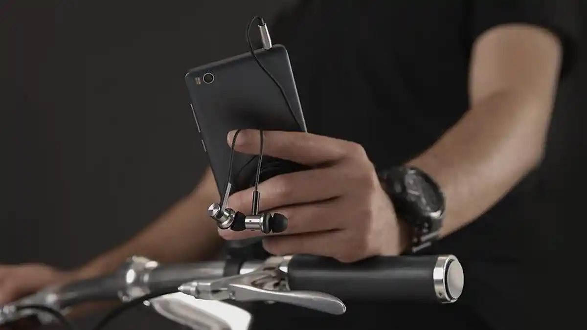 5 Aksesori Wajib Bagi Pengguna Smartphone Xiaomi Saat Bepergian, Ponsel Lain Juga Bisa Lho!