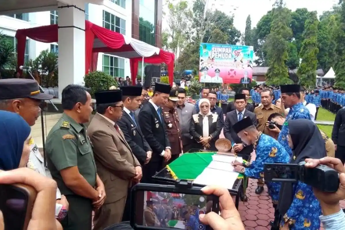 Bupati Fikri Lantik 1.106 PPPK Tahap Pertama, Ajak Wujudkan Rejang Lebong Bahagia dan Istimewa - Pelantikan-PPPK-Pemkab-RL-3.jpg