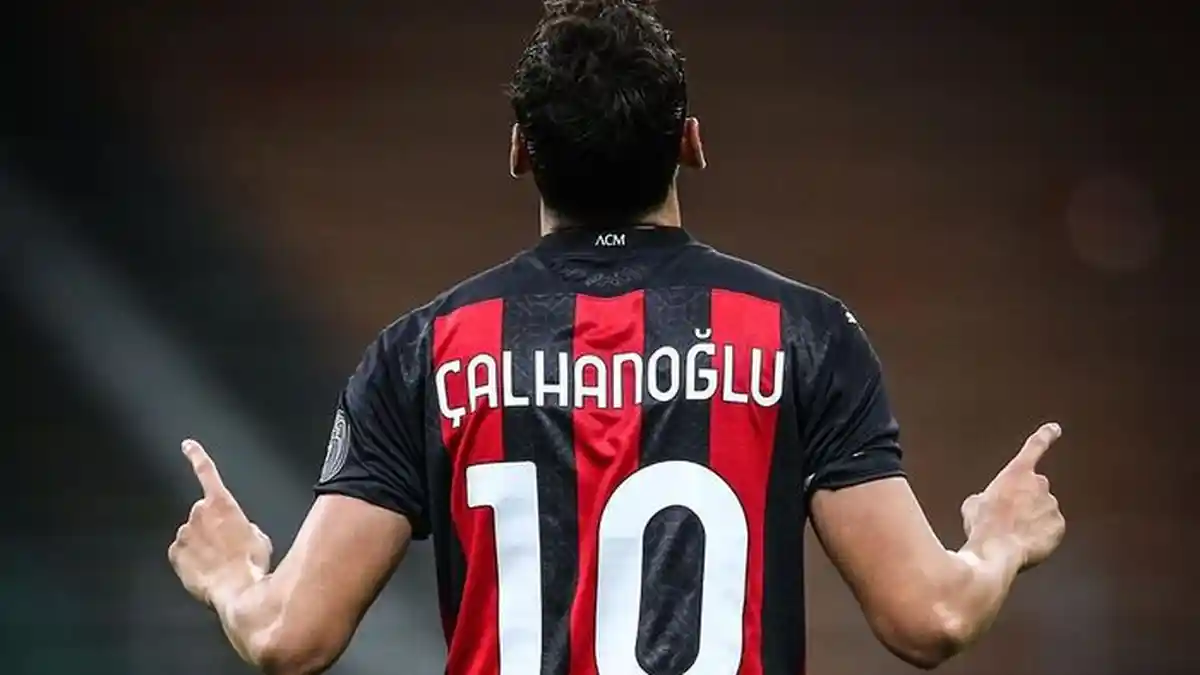 Prediksi AC Milan vs AS Roma, Hakan Calhanoglu Diharapkan Bisa Tampil, AS Roma Limbung